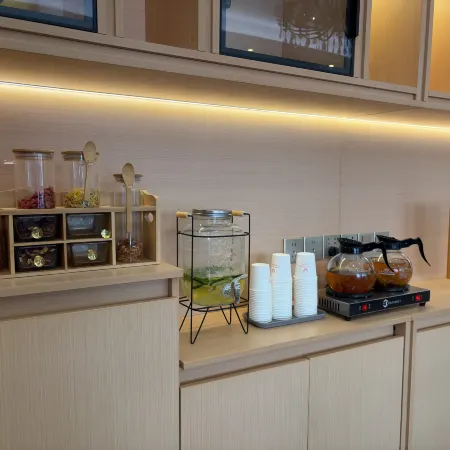 Vienna Hotel(Hezhou Lingfeng Plaza Diversified Global City Store)