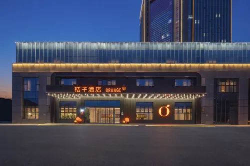 Orange Hotel (Zhenjiang Dagang South Station Butterfly Plaza) - parking