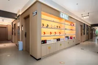 Chaowan E-sports Youth Hostel (Shuijinggou) - parking
