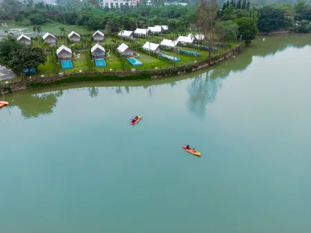 Young LiveCamp Отели рядом с достопримечательностью «Haishou Island»