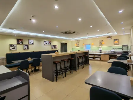 Homeinn Hotel (Shenyang Zhangshi Development Zone Subway Station) Отели рядом с достопримечательностью «Liaoning Rail Transit Vocational College New Campus»