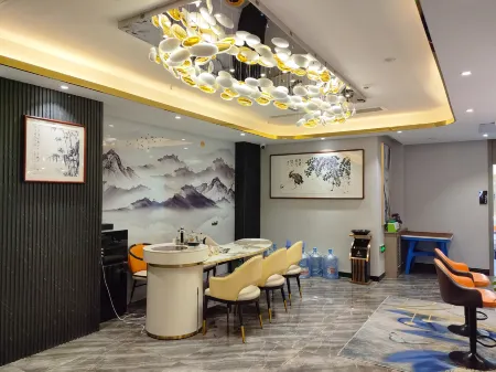 Haoting Hotel Отели в г. Цинань