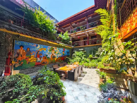 Yunmu Yayuan (Chuxiong Yi Ancient Town High Speed Railway Station) Hotels near Ancient Town of Yi People