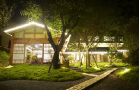 峨眉山荷葉溪谷·Luxe輕奢旅享私湯度假隱舍（熊貓飛拉達店）