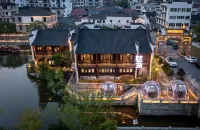Zhenhu Homestay (Jiandemeicheng Ancient Town)