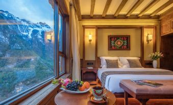 Shangri-La Balagezong Snow Mountain Star Hotel