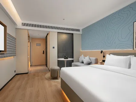 LongWei Hotel (Chengdu University Games Sports Center Longwei Building) Отели рядом с достопримечательностью «Chengdu Aeronautic Vocational and Technical College»