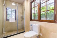 Nine Cloud Homestead Resort Hotel فنادق في تونغ لو