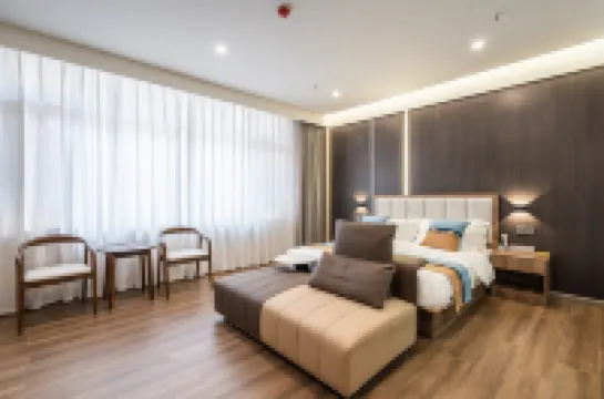 Chuanzang Grand Hotel (Batang County Government Branch along National Highway 318)