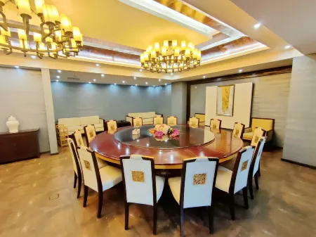 Guangwushan Hot Spring Tourism Hotel