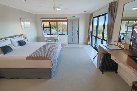 Whangaparaoa Lodge Отели рядом с достопримечательностью «Литл Манли Бич»