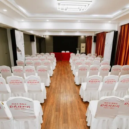 Xinye Jinding Business Hotel