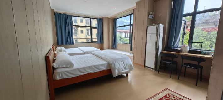Moduo Yinshi Mountain Residence Hotels in Motuo
