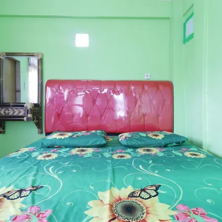 Waroeng Transit & Depary Homestay