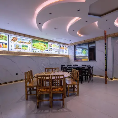 Menglian Ruixin Hotel
