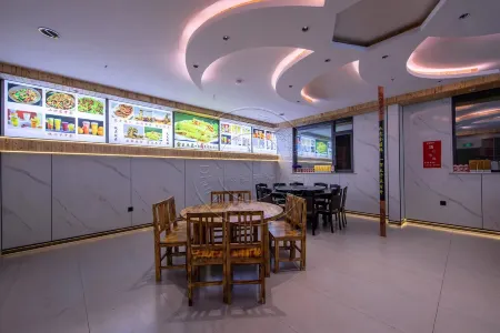 Menglian Ruixin Hotel