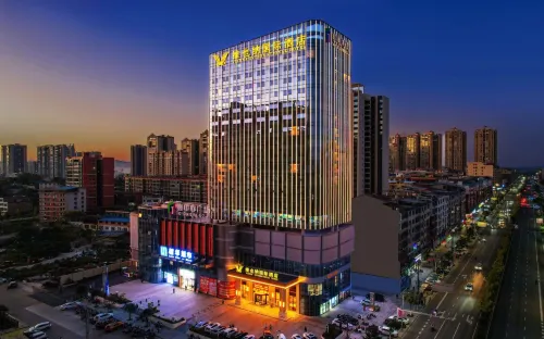Vienna International Hotel (Changning Yizhongxin Plaza) Hotels in Changning