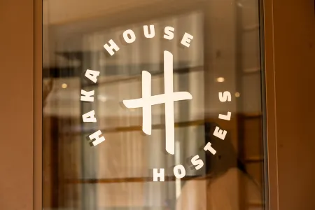 Haka House Hostels Aoraki Mt Cook