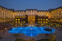 Renaissance Cairo Mirage City Hotel Отели рядом с достопримечательностью «Канадский международный колледж - CIC»