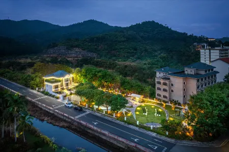 Manhaosi Xiyuan Mansion (Conghua Hot Spring Tourist Area) Отели рядом с достопримечательностью «Fengyunling Forest Park»