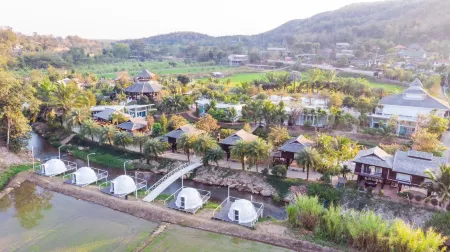 The White House Boutique Chiangrai Отели рядом с достопримечательностью «Singha Park Chiang Rai»