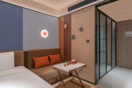 Orange Hotel (Pingdingshan Lingyun Road Bailuzhou)