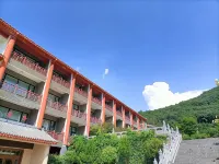 Big Bear Mountain Holiday Hotel