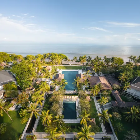 InterContinental Hotels BALI RESORT by IHG Отели рядом с достопримечательностью «Пляж Джимбаран»