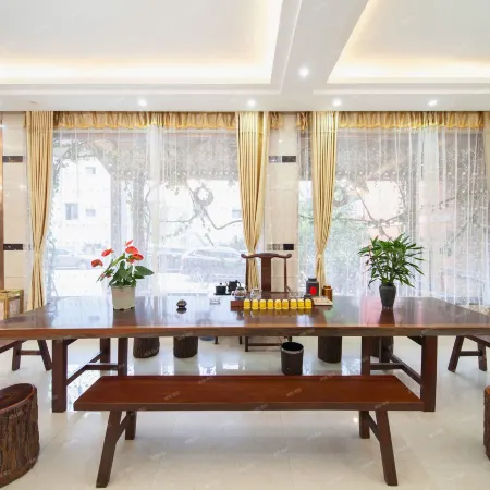 Longquan Hotel and Homestay