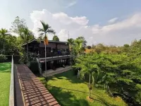 Hor Nok Hook Ta to Resort Hotel dekat Wat Wang MI
