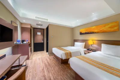 Homeinn Plus Hotel (Guiyang Qianlingshan Park Yan'an West Road Subway Station) Hôtels à : Guiyang