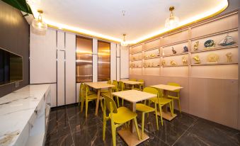 Manhattan Hotel Guiyang (North Normal University Gui'an New District Affiliated High School Branch)