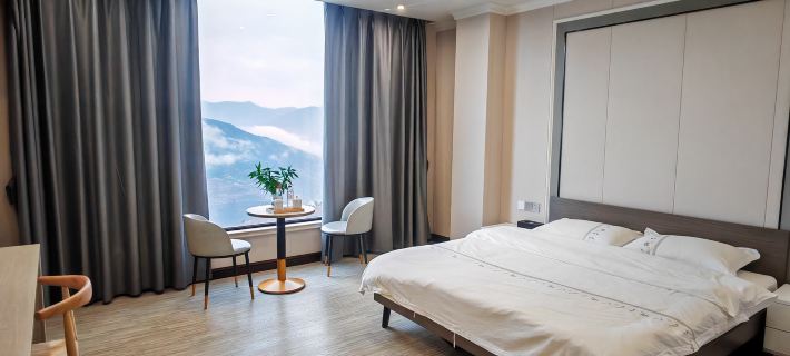 Lushi Ancient Town Hotel Hotele w: Powiat Fengqing