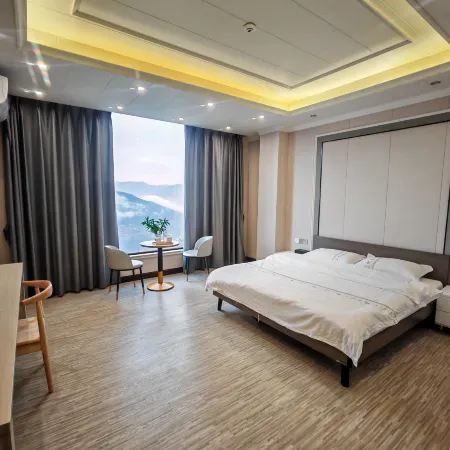 Lushi Ancient Town Hotel