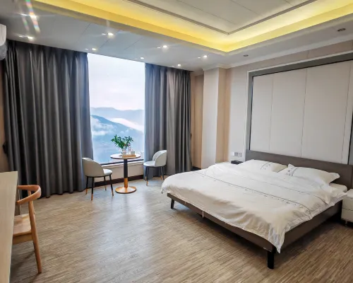 Lushi Ancient Town Hotel Hotel a Fengqing