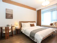 Shanghai Yuecheng Apartment (Haichang Ocean Park Yaoxue Ice and Snow World Branch) Hotels near Shanghai Haichang Ocean Park