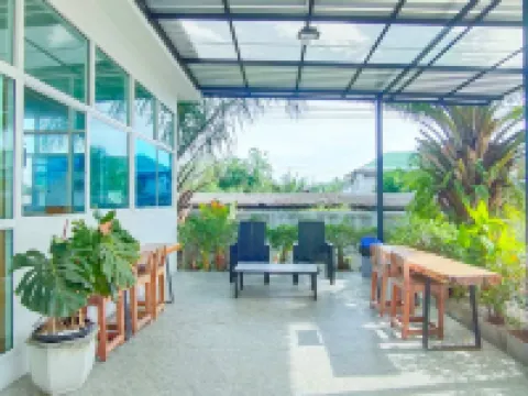 สิชล เรสซิเดนท์ โรงแรมในอำเภอ สิชล