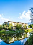 Huayu Hot Spring Homestay Отели рядом с достопримечательностью «Yingjiang Administration Management School»