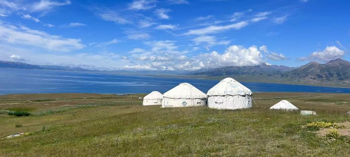 Sailimu Lake Cloud Tour Stay Farmhouse Hotels in Bole