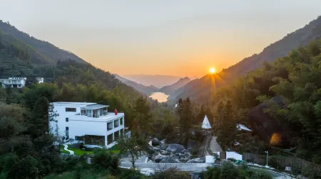 Lishan Sengu · Senjue Xisu Отели в г. Цзиюань