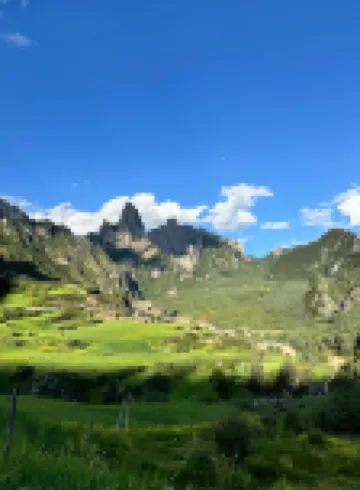 Lotus Forget-Worry Lodge · Facing Main Peak with Sunrise View (Zagana Scenic Area Branch)