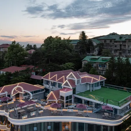 Lushan Tianhai Baitang Hotel(Guling Street Cableway Station Store)