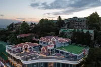 Lushan Tianhai Baitang Hotel(Guling Street Cableway Station Store) Hotel in zona Wulao Peak
