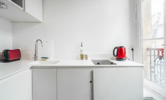 Louvre Apartment