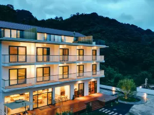 Pure Cloud Hotel