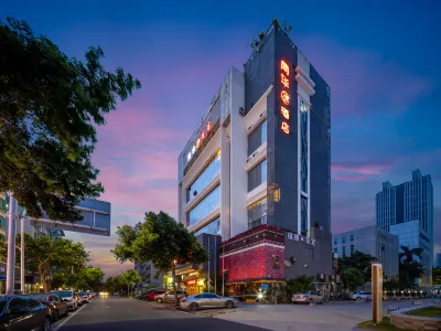 TongHua TEA hotel Отели рядом с достопримечательностью «Чжухайский колледж Пекинского Политехнического университета»