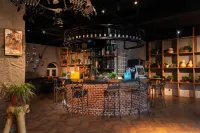 Longmen Inn · Cold Home Film Hotel