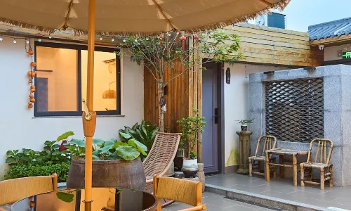 Floral Hotel·Liangqi Homestay (Chaozhou Ancient Town Pai Fang Street Store)
