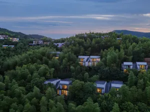 Huixin Retreats