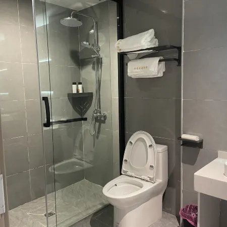 Luoshan Xinrong Garden Hotel